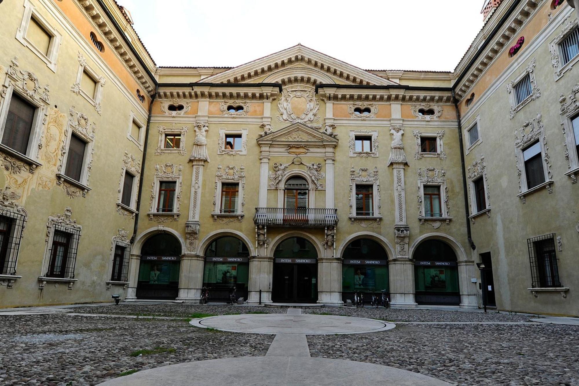 Casa Museo Palazzo Valenti Gonzaga Hotel มานโตวา ภายนอก รูปภาพ